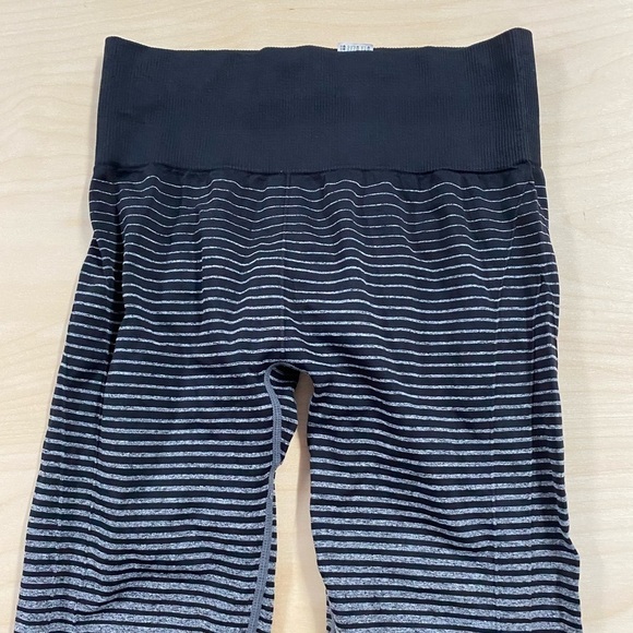 Marika Leggings size Small ( CW) - Picture 6 of 8